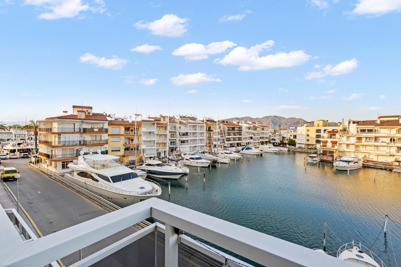 Welcs Apartamento 055 Emp Con Terraza Y Vistas Al Canal เอมปูเรียบราบา ภายนอก รูปภาพ